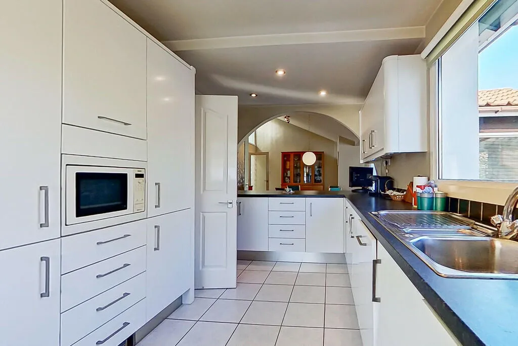 4 bed Detached Bungalow