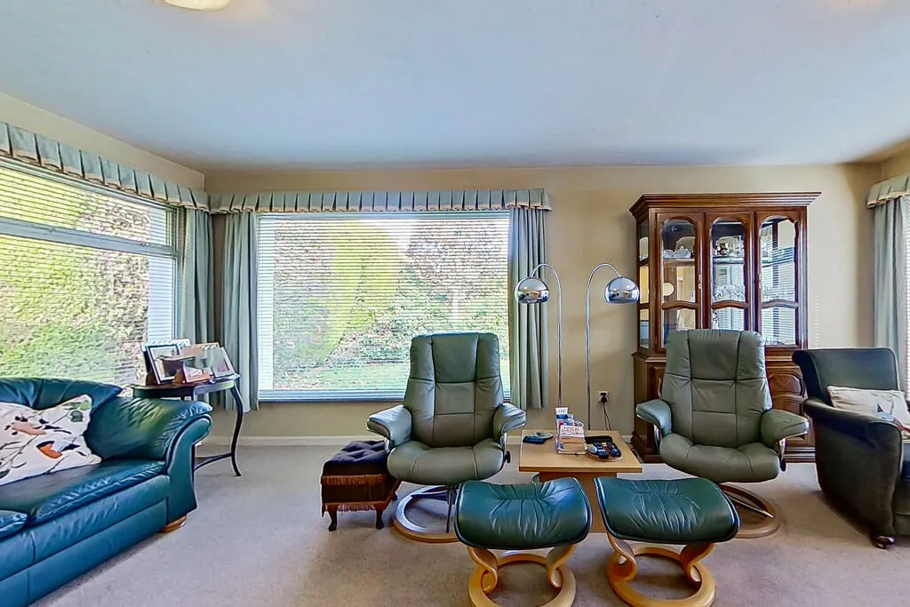 4 bed Detached Bungalow