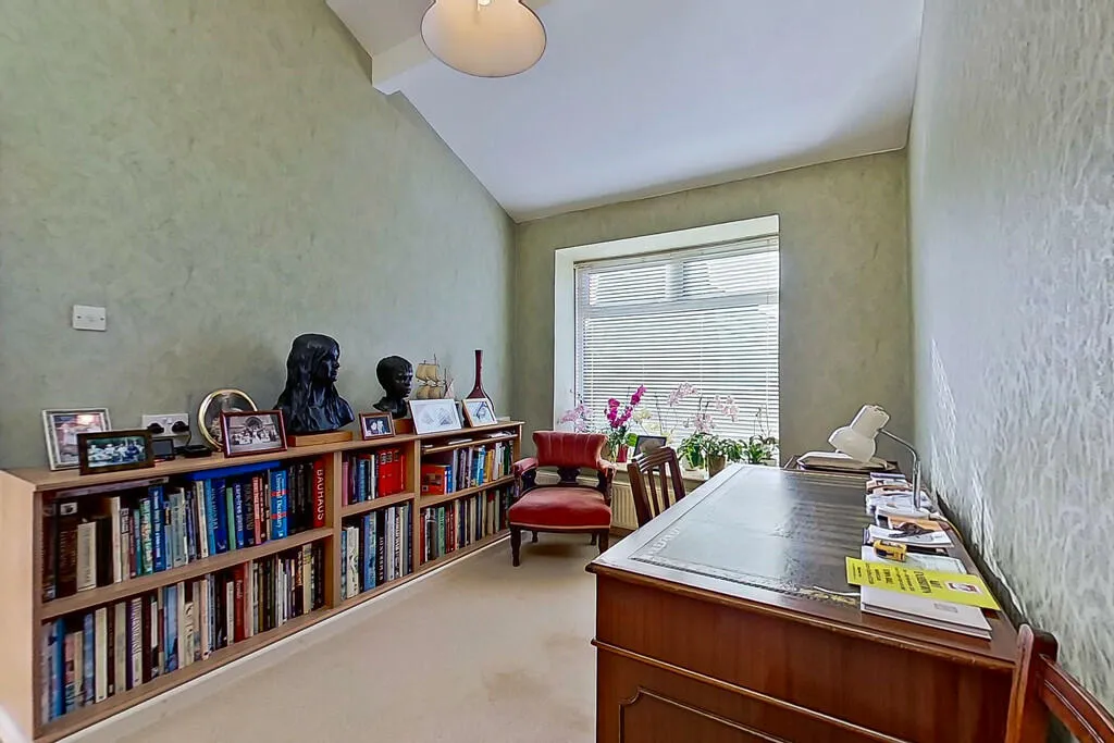4 bed Detached Bungalow