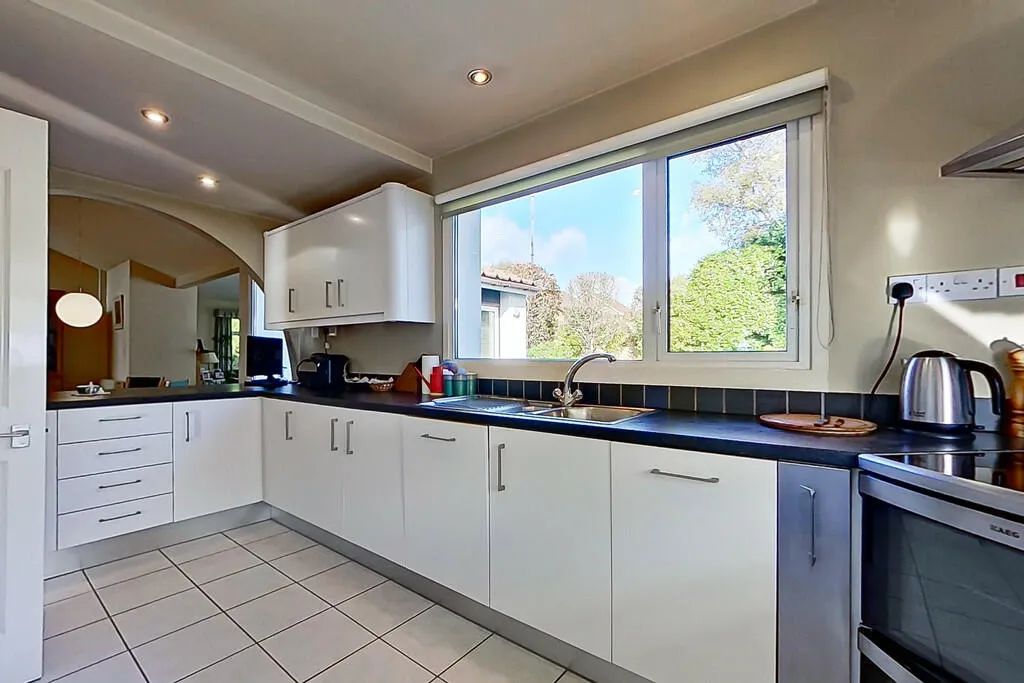 4 bed Detached Bungalow