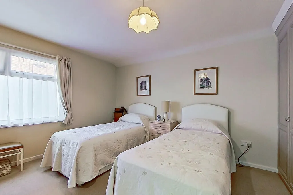 4 bed Detached Bungalow