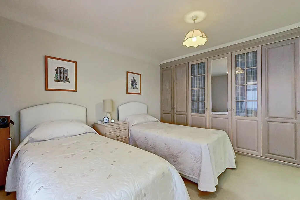 4 bed Detached Bungalow