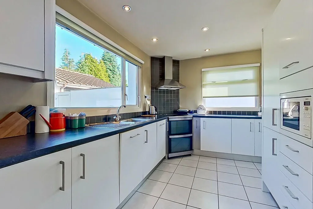 4 bed Detached Bungalow