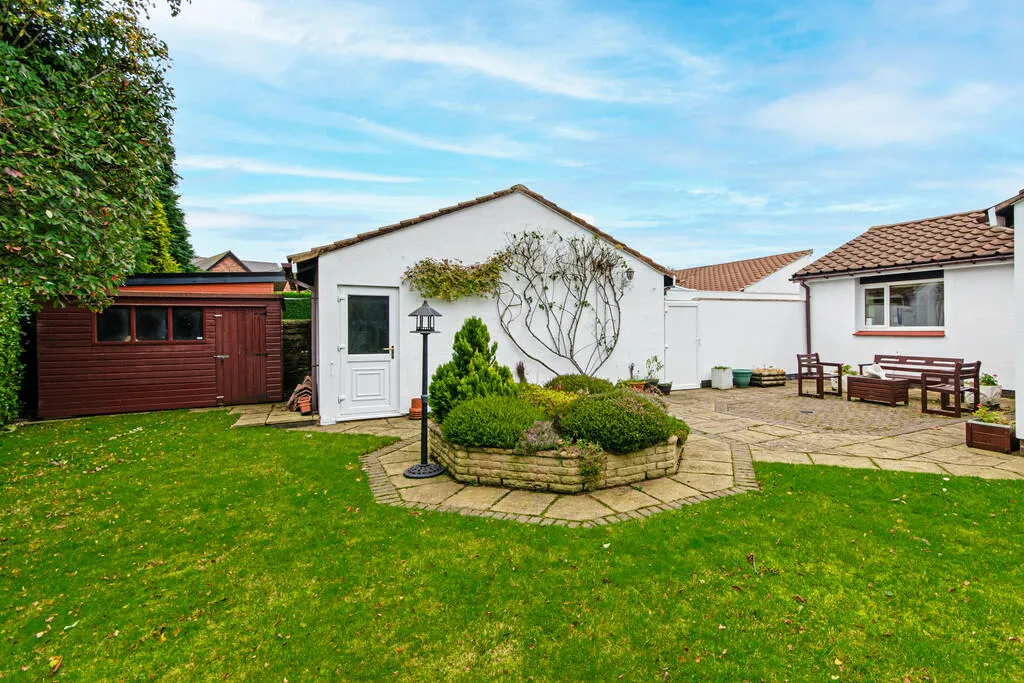 4 bed Detached Bungalow