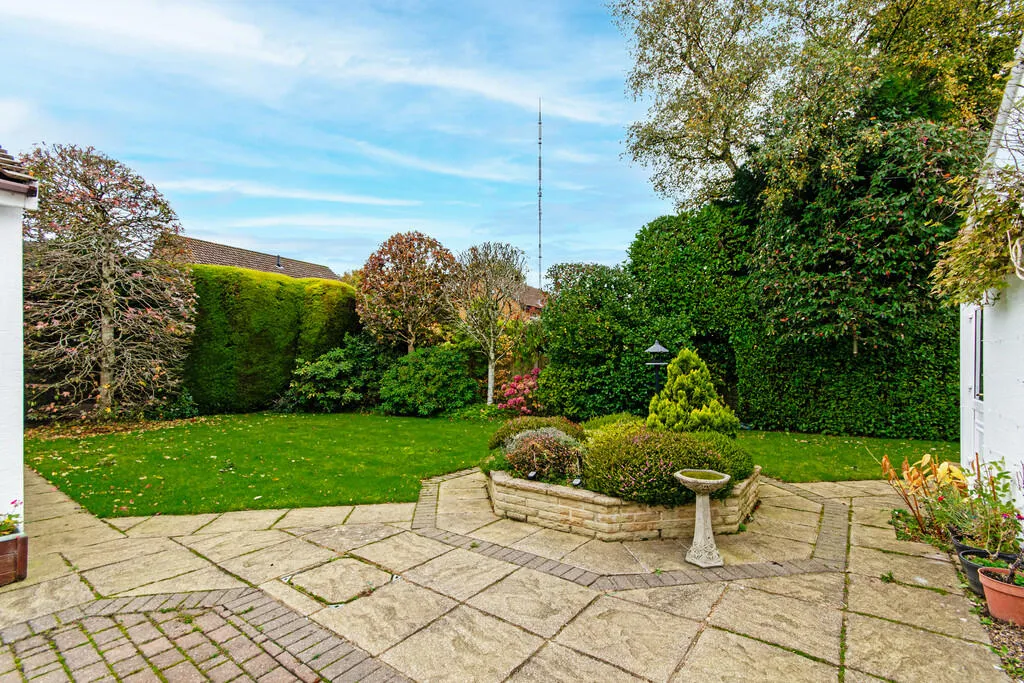 4 bed Detached Bungalow
