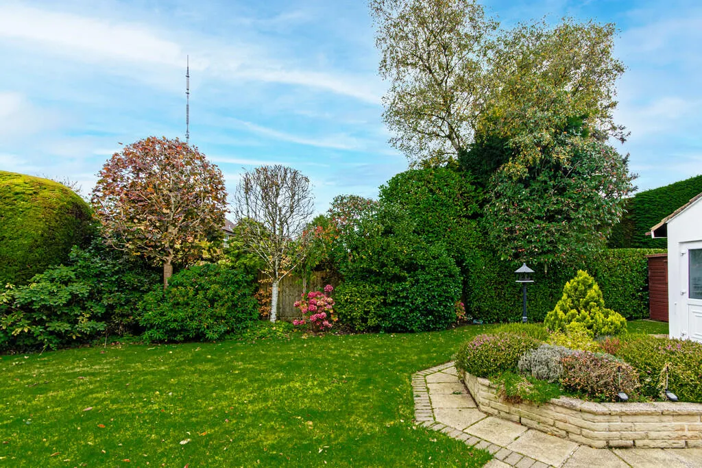 4 bed Detached Bungalow
