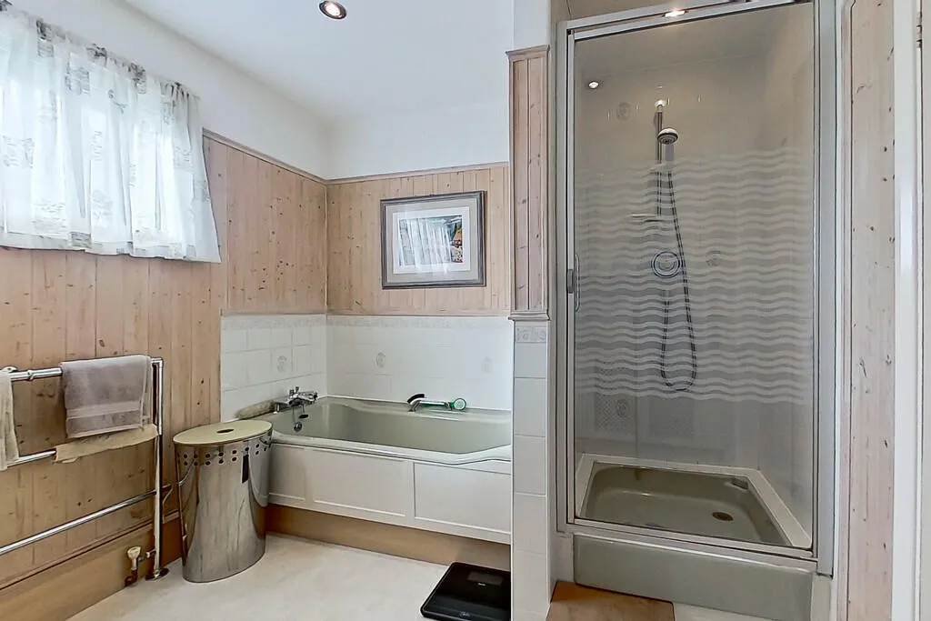 4 bed Detached Bungalow