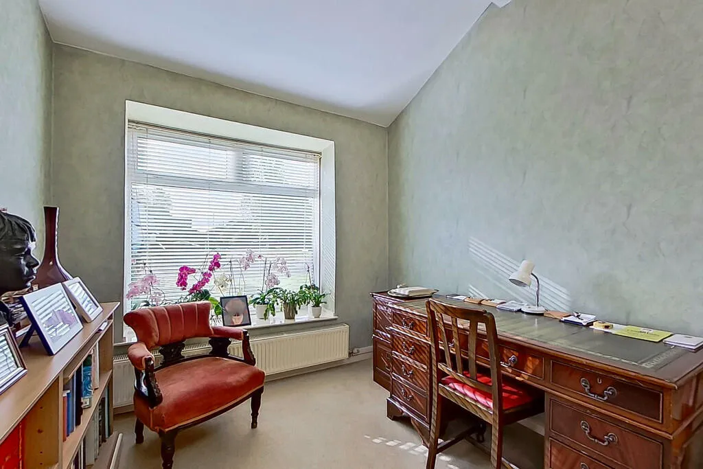 4 bed Detached Bungalow