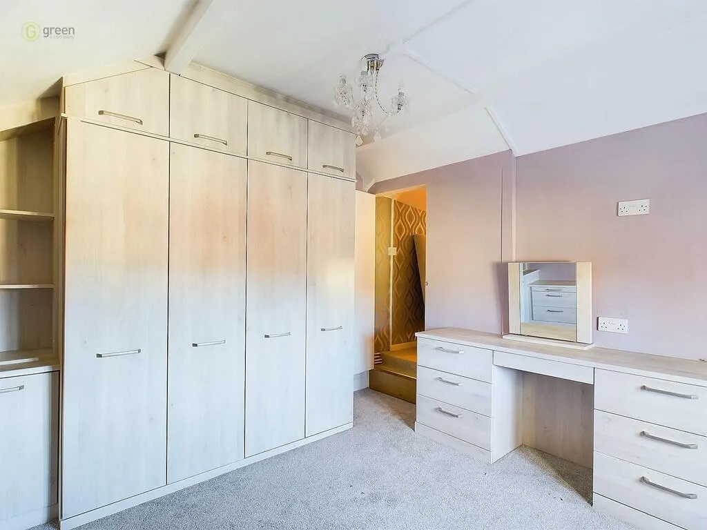 4 bed Semi-Detached
