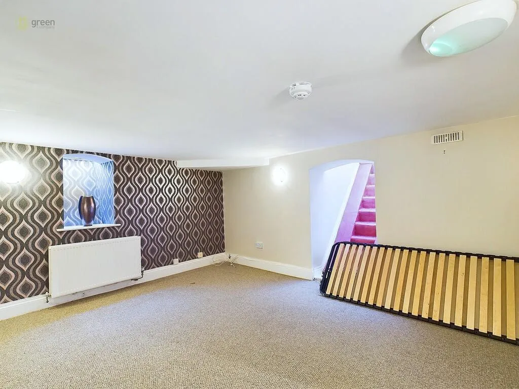 4 bed Semi-Detached