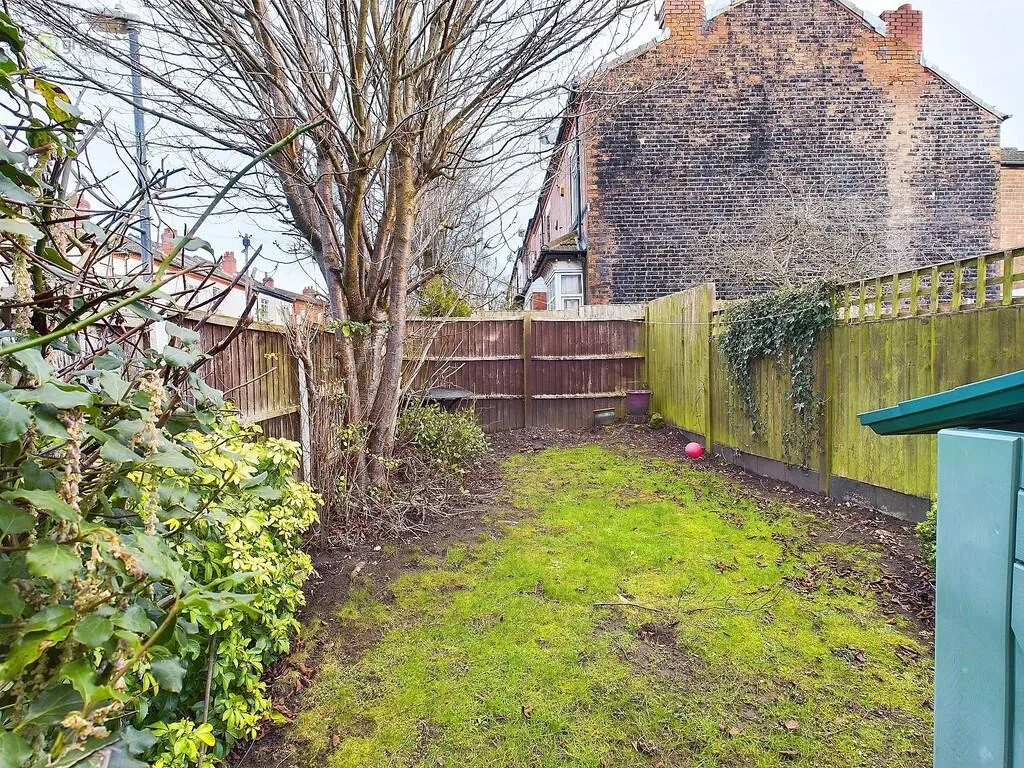 4 bed Semi-Detached