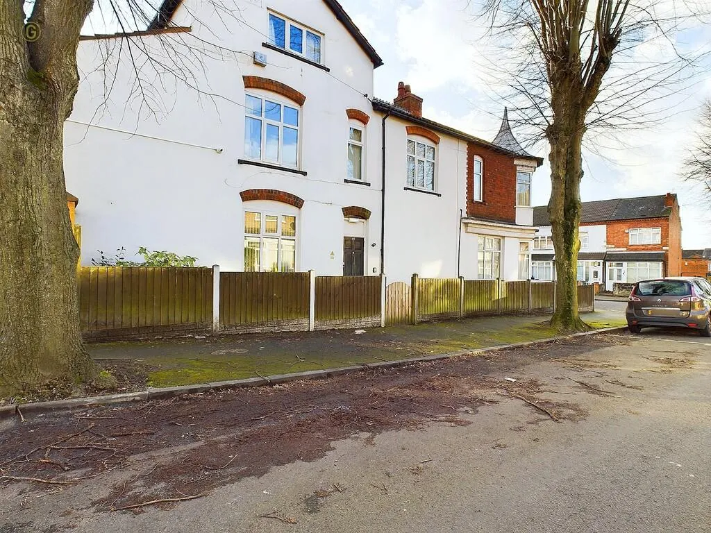 4 bed Semi-Detached