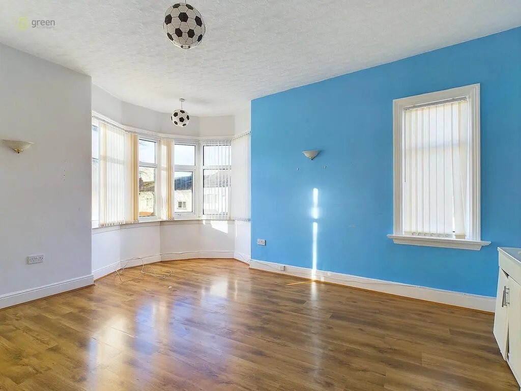 4 bed Semi-Detached