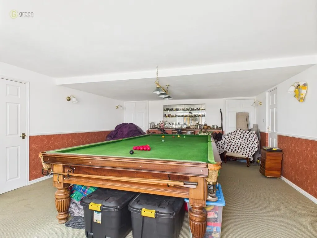 5 bed House