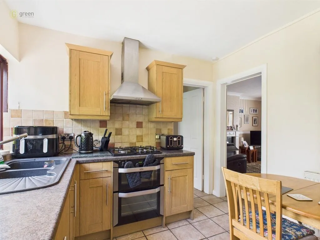 3 bed End of Terrace