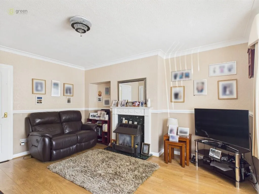 3 bed End of Terrace