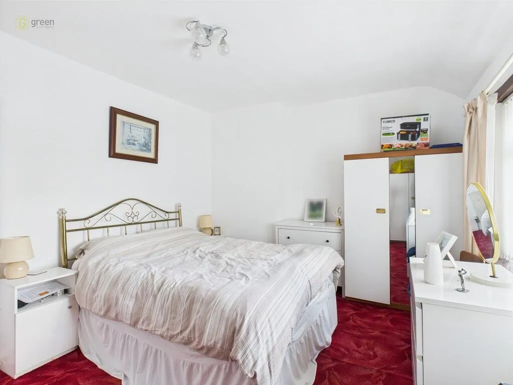 3 bed End of Terrace
