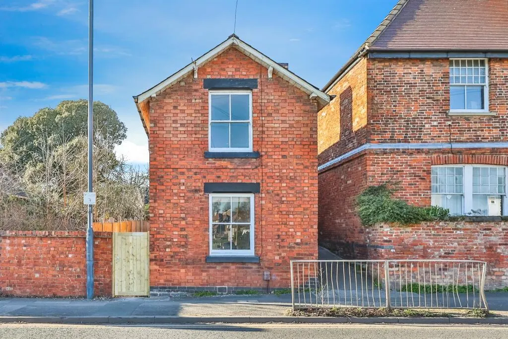2 bed Detached