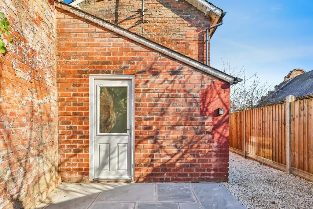 2 bed Detached