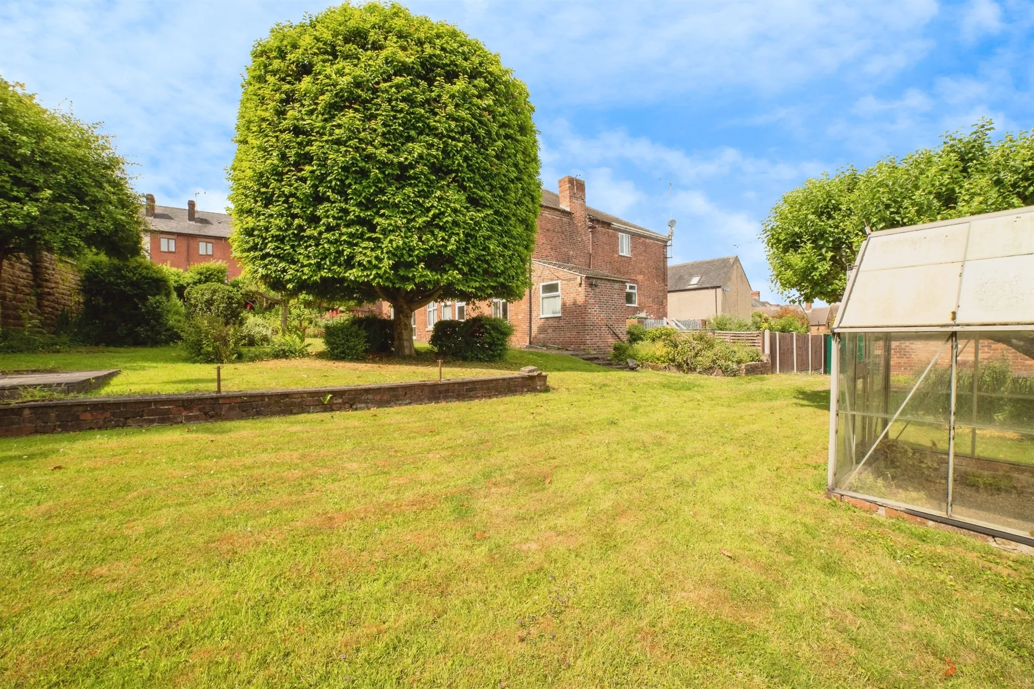 4 bed Semi-Detached