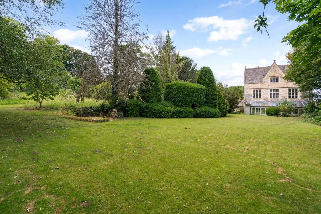 7 bed Semi-detached Villa