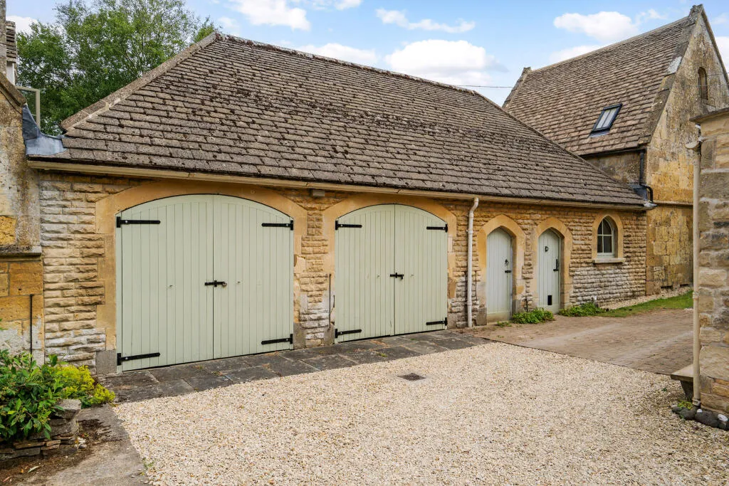 7 bed Semi-detached Villa