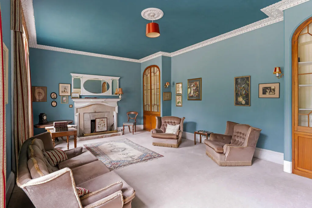 7 bed Semi-detached Villa