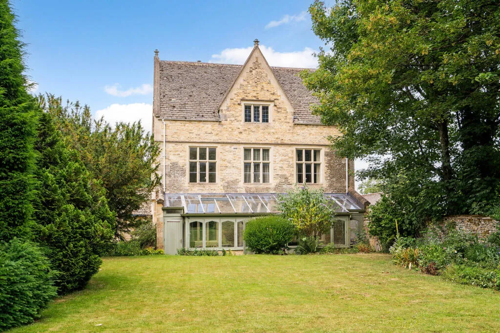 7 bed Semi-detached Villa