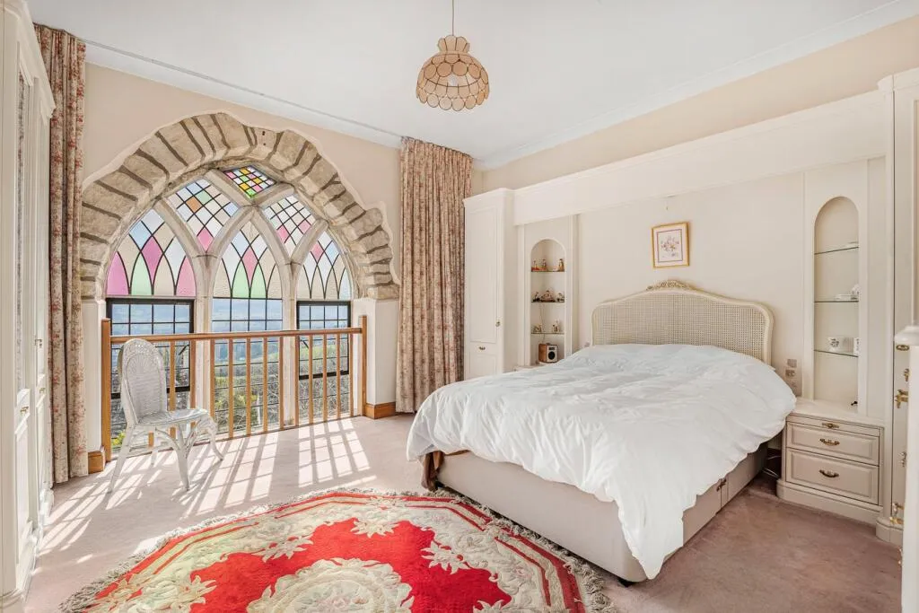 4 bed Character Property