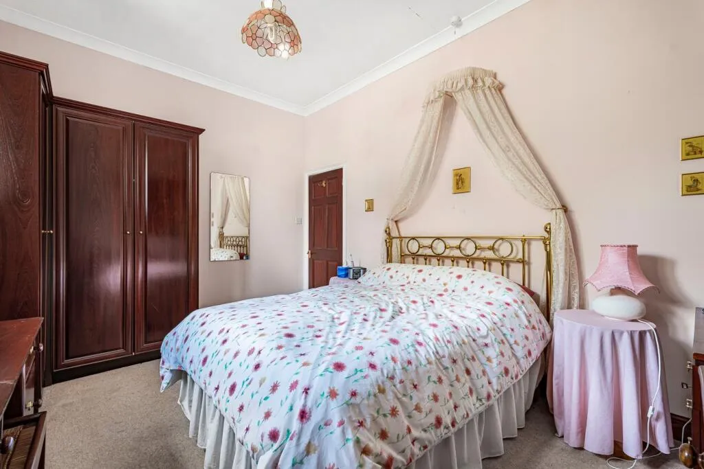 4 bed Character Property