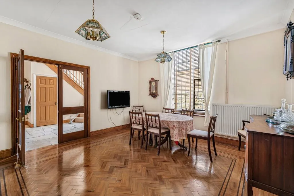 4 bed Character Property