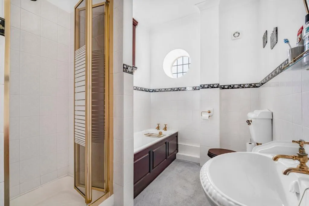 4 bed Character Property