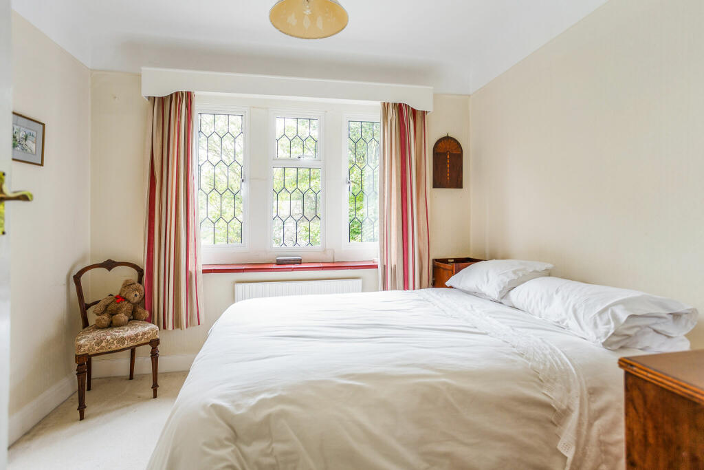 5 bed Detached
