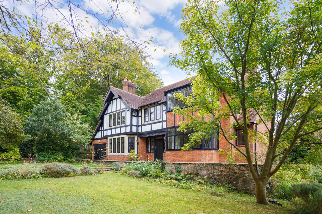 5 bed Detached