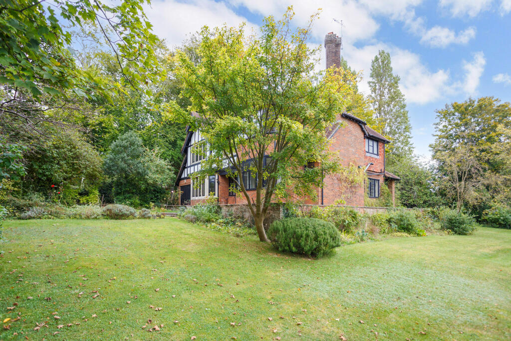 5 bed Detached