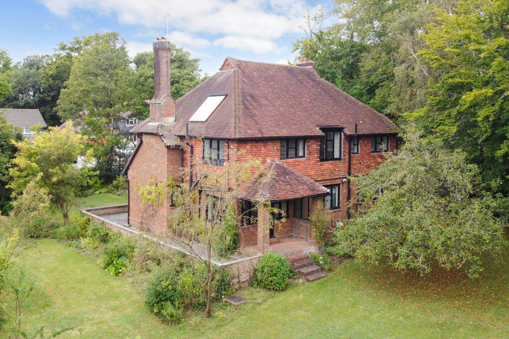 5 bed Detached