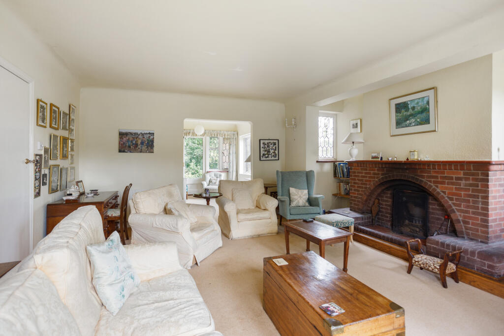 5 bed Detached