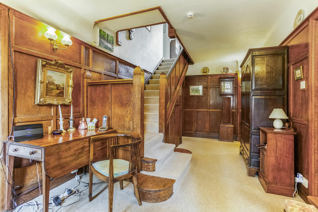 5 bed Detached