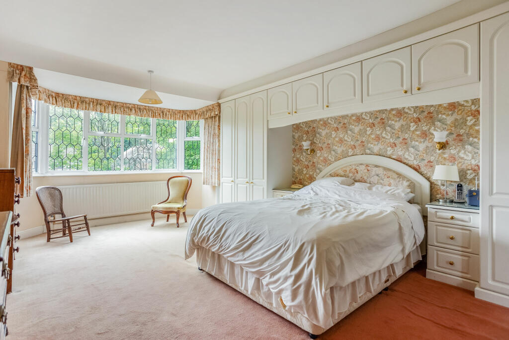 5 bed Detached