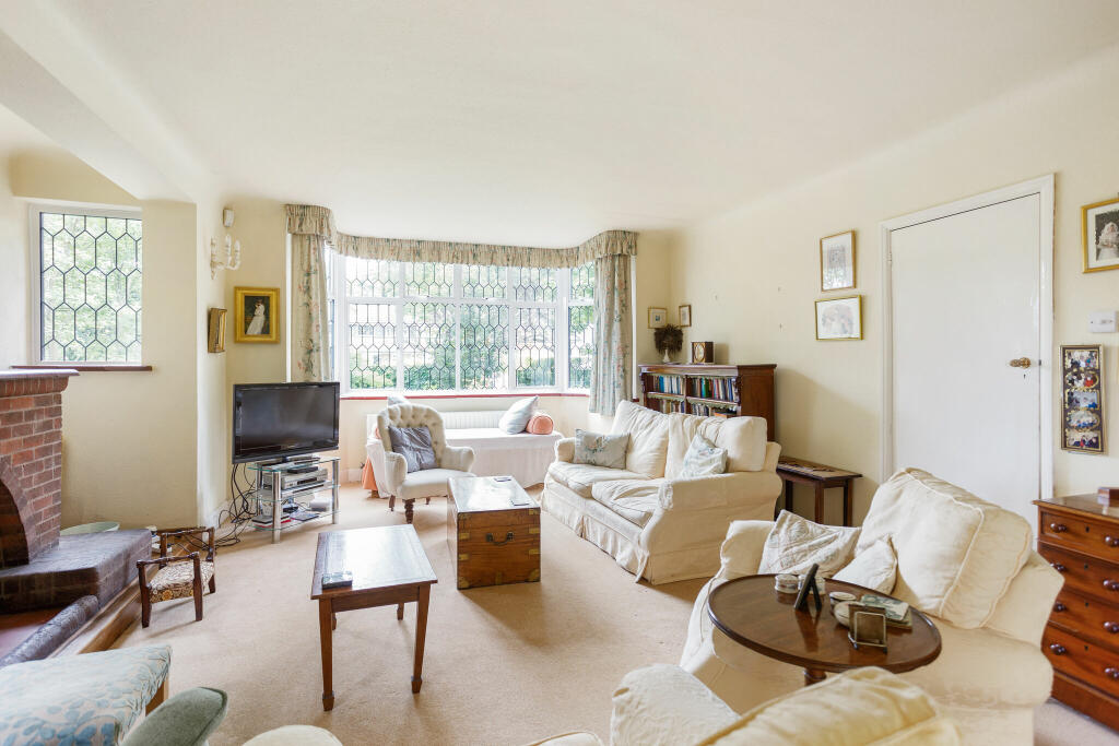 5 bed Detached