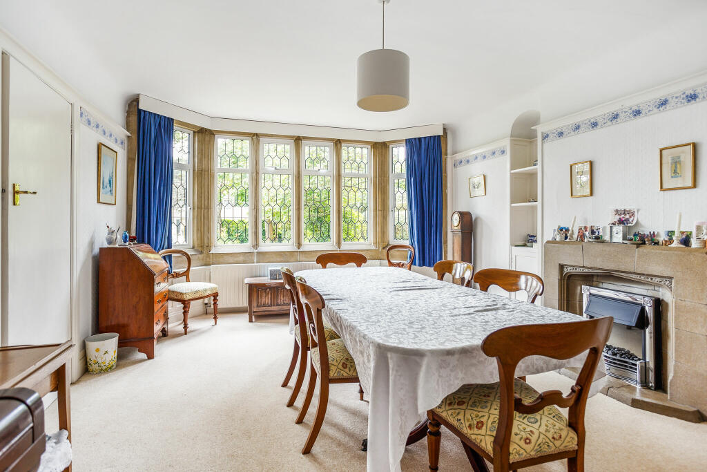 5 bed Detached