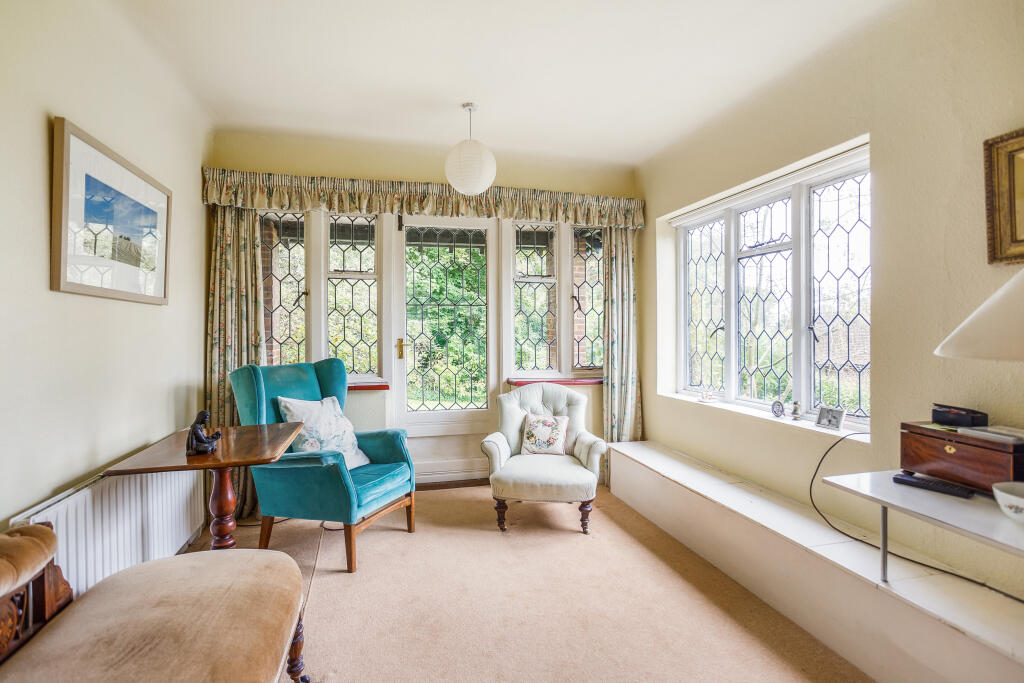 5 bed Detached