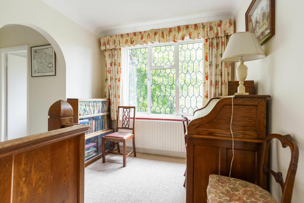 5 bed Detached