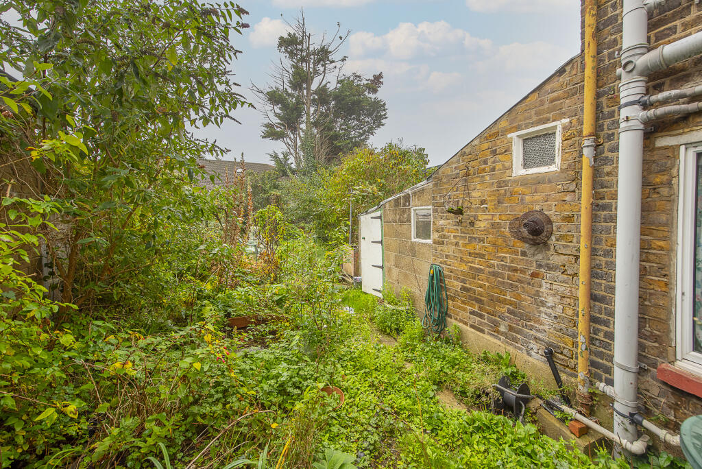 4 bed Terraced