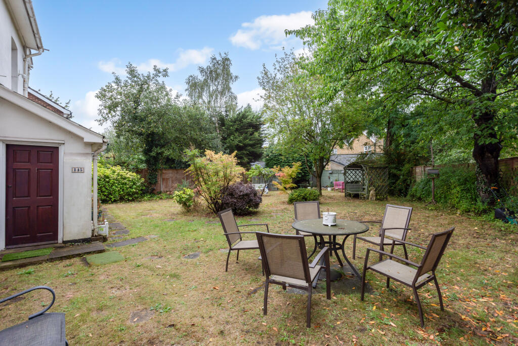 5 bed Detached