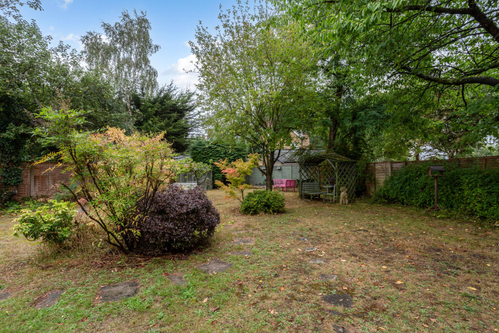 5 bed Detached