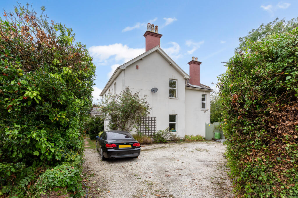 5 bed Detached