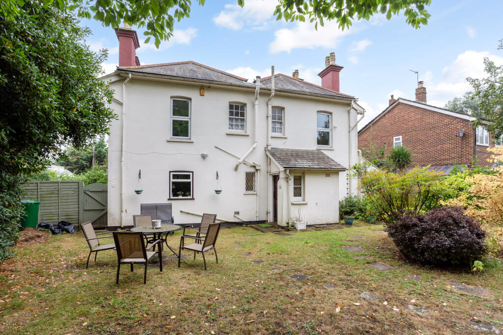 5 bed Detached