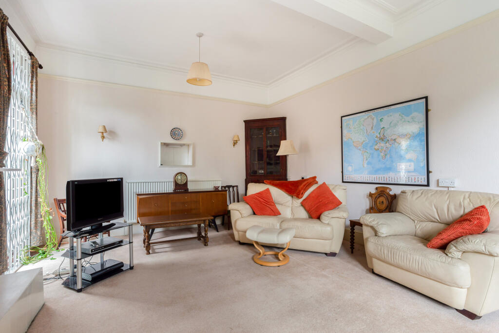 5 bed Detached