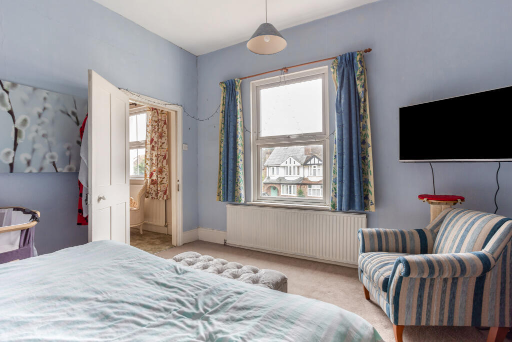 5 bed Detached